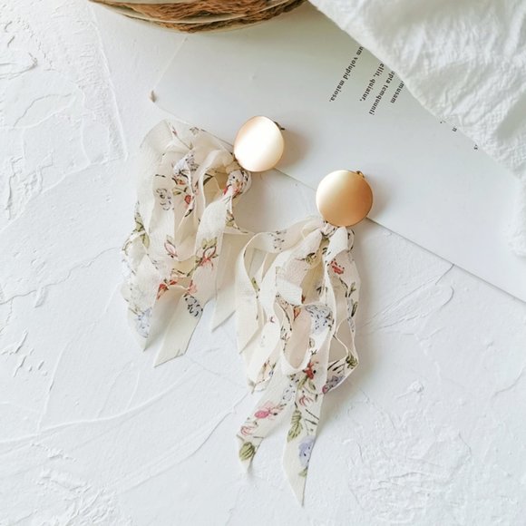 💕LAST ONE Floral Ribbon Metal Stud - Picture 4 of 9